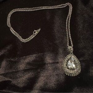 Silver tone fashion Necklace with sparkling 💎 Marcasite style Teardrop Pendant